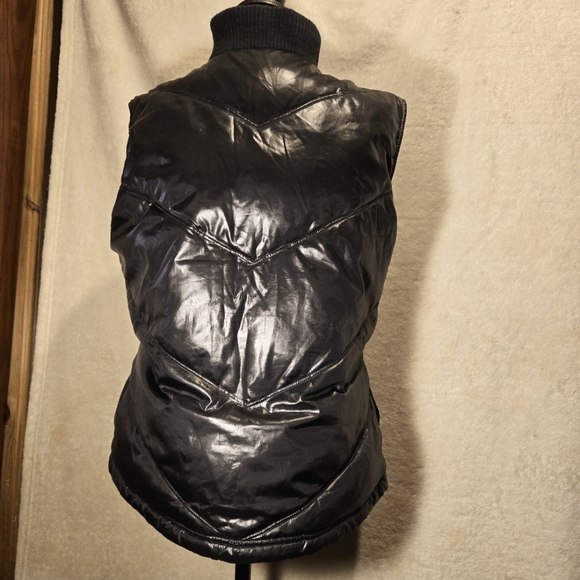 WATER RESISTANT, SHINY, PUFFER, BLACK OLD NAVY VEST - Picture 7 of 14